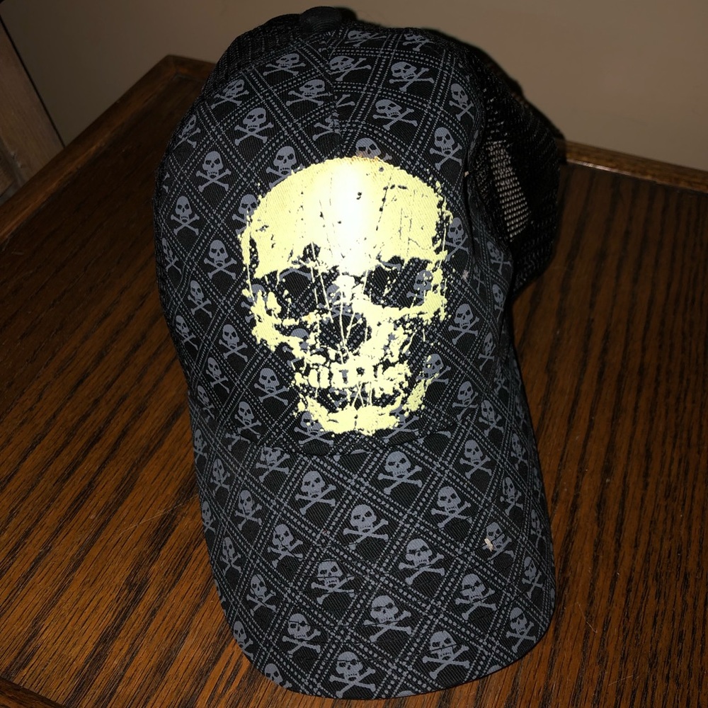 Glow in the dark, baseball cap